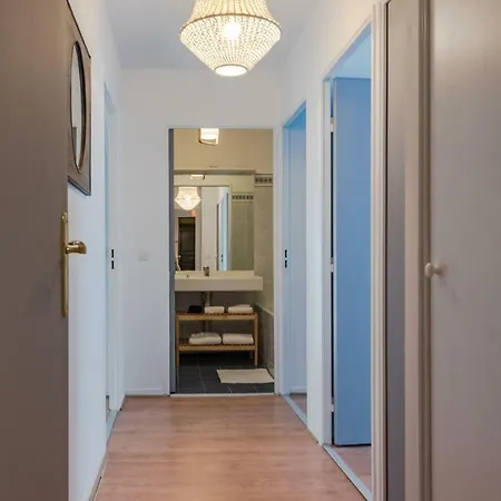 Standing In Disneyland Bmyguest Apartamento *